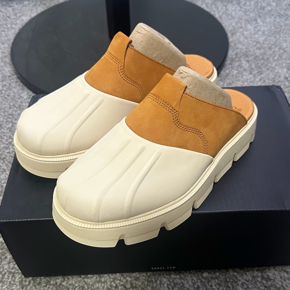 Sorel Rein Clog in Tan and Cream